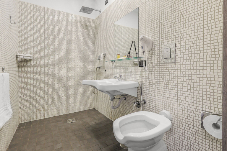 Bathroom 3, Reggia Suite Spa Hotel, Caserta