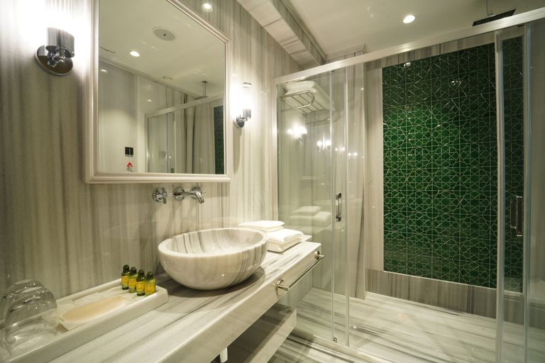 Bathroom 5, Tin Suites, Fatih