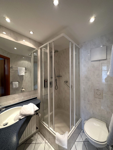 Bathroom 5, Landhotel Vessens Hoff, Harburg