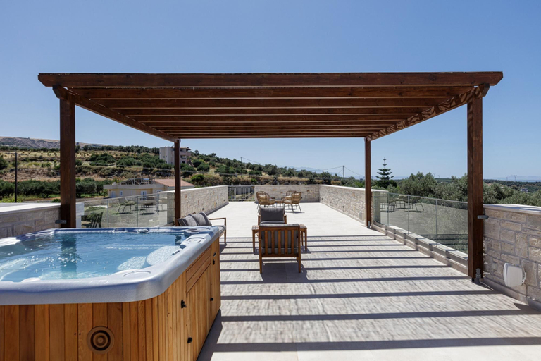 Room 5, Mandana Villa - With Heated Pool Jacuzzi, Crete