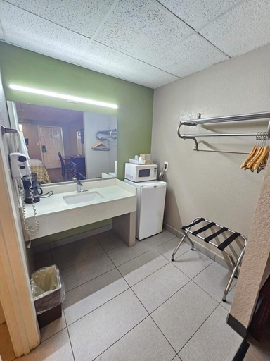 Bathroom 5, Days Inn by Wyndham Dumas Arkansas, Desha