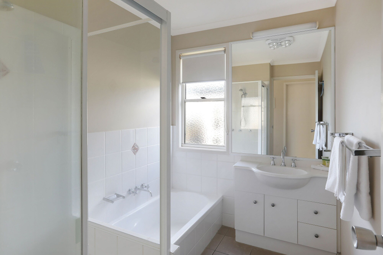 Bathroom 4, Reflections Bonny Hills - Holiday Park, Port Macquarie-Hastings - Pt B