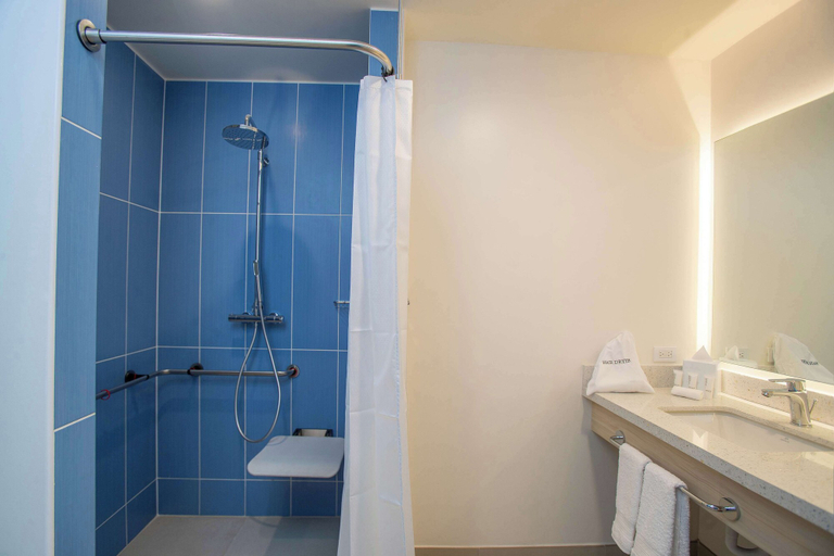 Bathroom 5, Hampton By Hilton Quito La Carolina Park, Quito