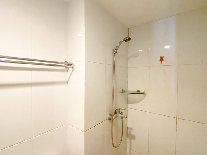 Bathroom 2, Cozy Stay Studio Tamansari Mahogany Karawang Apartment, Karawang