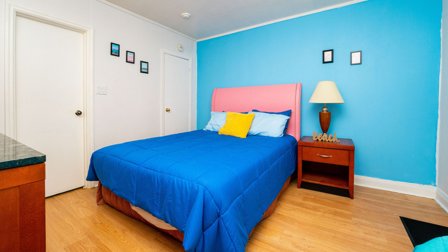 Bedroom 2, Yellow Pillow inn, Niagara