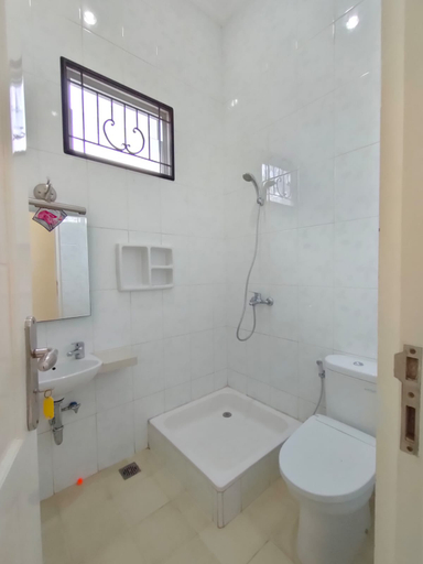 Bathroom, Villa Kandara Hanjawar Puncak by Puncak Go Villas, Cianjur