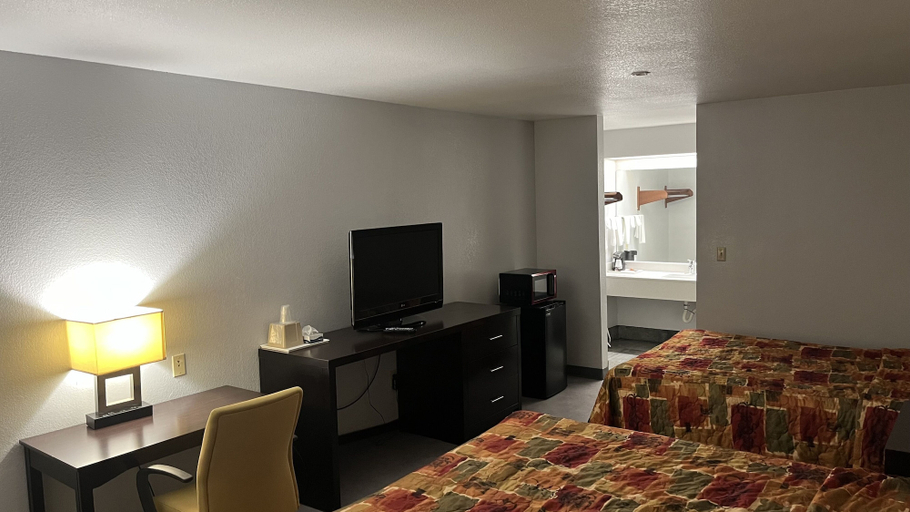 Bedroom 2, Atria Inn & Suites, Bexar