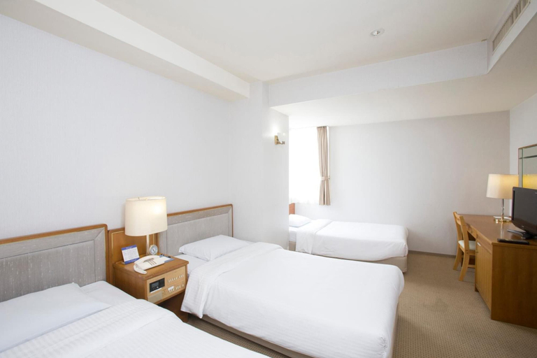Bedroom 5, Tetoranze Makuhari Inagekaigan Hotel, Chiba