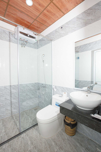 Bathroom 5, Pao Hotel, Huế