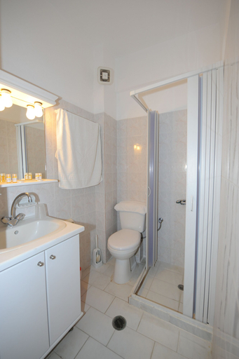 Bathroom 5, Orfeas Apartments, South Aegean