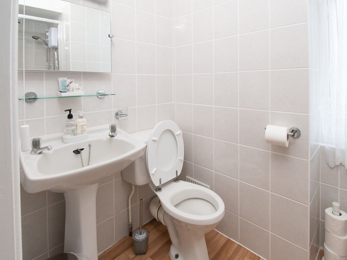 Bathroom 5, Rosaire Guest House, Conwy