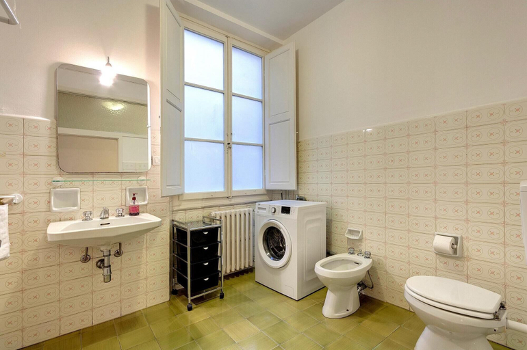 Room 4, Servi 34 in Firenze With 3 Bedrooms and 2 Bathrooms, Florence