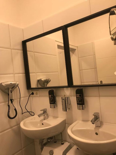 Bathroom 5, Hamburg Room, Hamburg