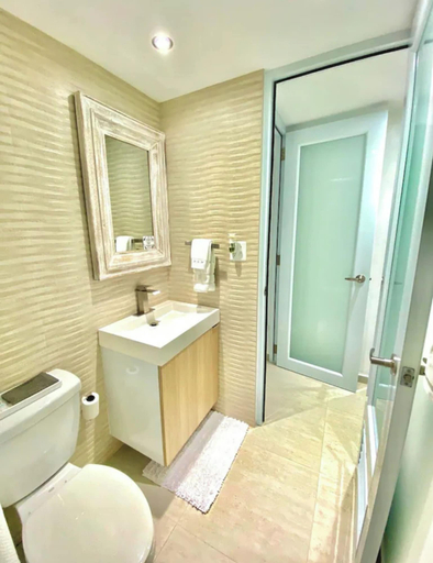 Bathroom 4, Beachside Adventure Suites