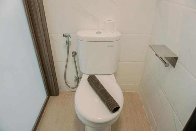 Bathroom 2, Simply And Enjoy Living Studio Sky House Bsd Apartment, Tangerang Selatan