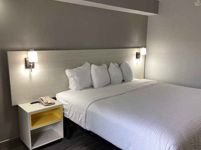 Bedroom 2, Days Inn by Wyndham Baltimore Northwest, Baltimore