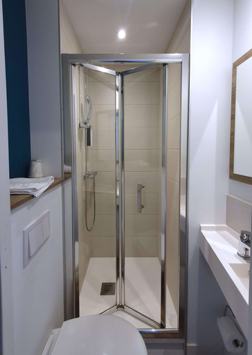 Bathroom 5, Kyriad ECO - Toulon Ouest La Seyne sur Mer, Var