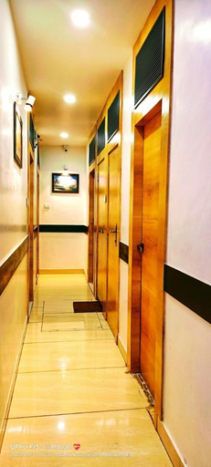 Others 4, Gateway suites, Mumbai Suburban
