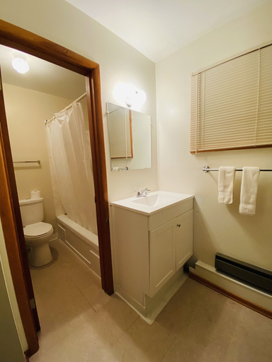 Bathroom 3, English River Inn, Thunder Bay