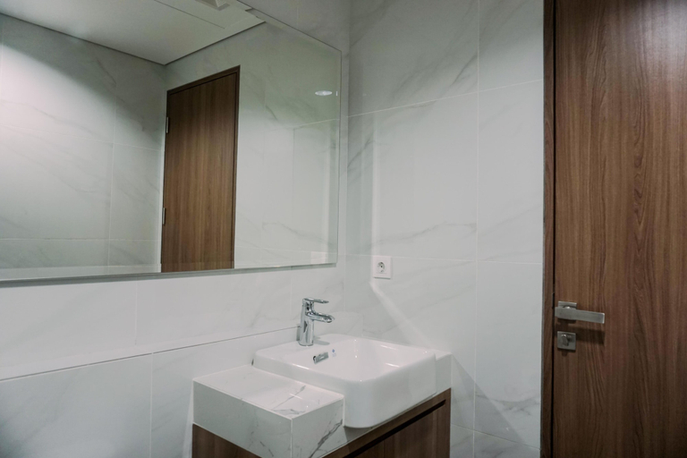 Bathroom 2, Wonderful And Homey 1Br The Smith Alam Sutera Apartment, Tangerang
