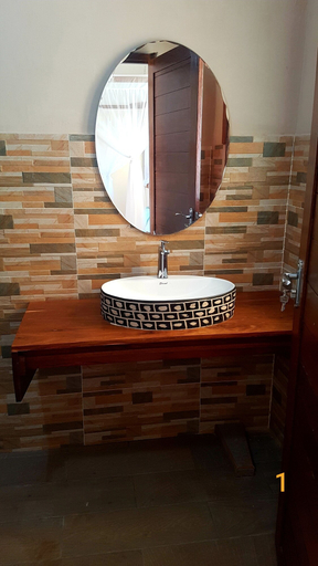 Bathroom 3, Maison Charrette, Menabe
