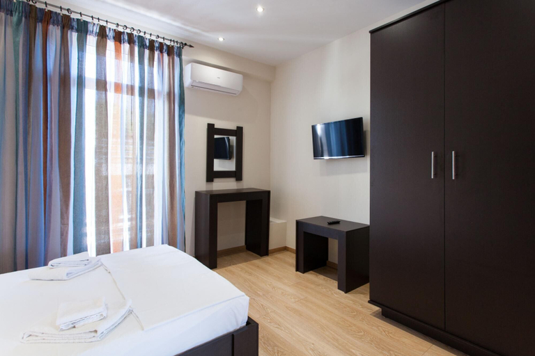 Room 2, Luxurious 3-bdrm Seaside Retreat in Glyfada Fully Renovated, Attica