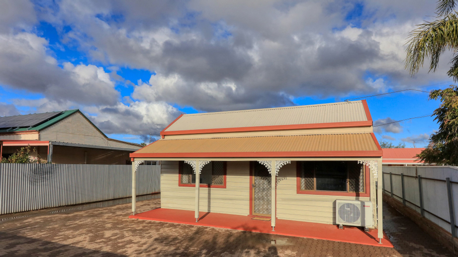 Exterior & Views 2, Charles Rasp Motor Inn & Cottages, Broken Hill