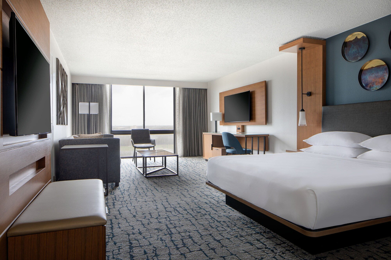 Bedroom 3, Houston Marriott South at Hobby Airport, Houston