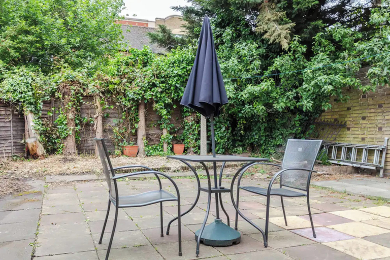 Others 3, Homely 3 Bedroom House With a Garden, London