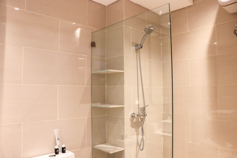Bathroom 3, Best Deal And Cozy Studio At Daan Mogot City Apartment, Jakarta Barat