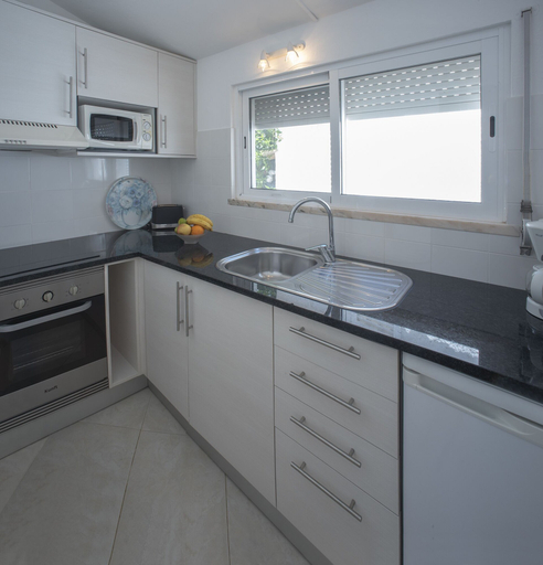 Private kitchen 5, Charming Studio Near the Beach of Praia da Luz, Lagos