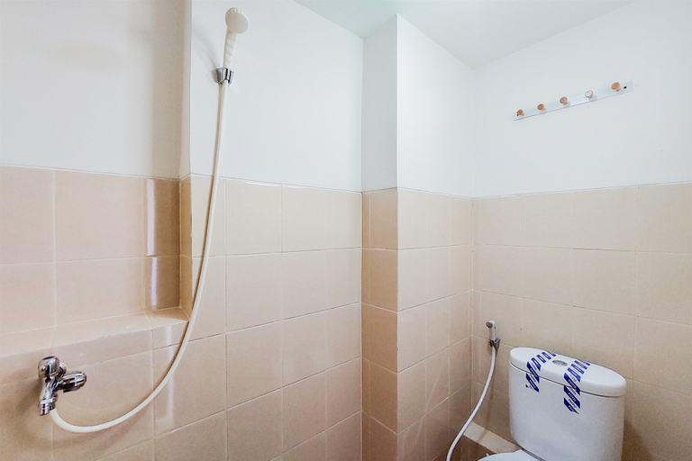 Bathroom 3, Homey And Cozy Stay 1Br Loftvilles City Apartment, Tangerang Selatan