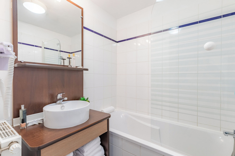 Bathroom 18