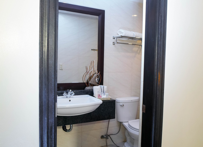 Bathroom 14