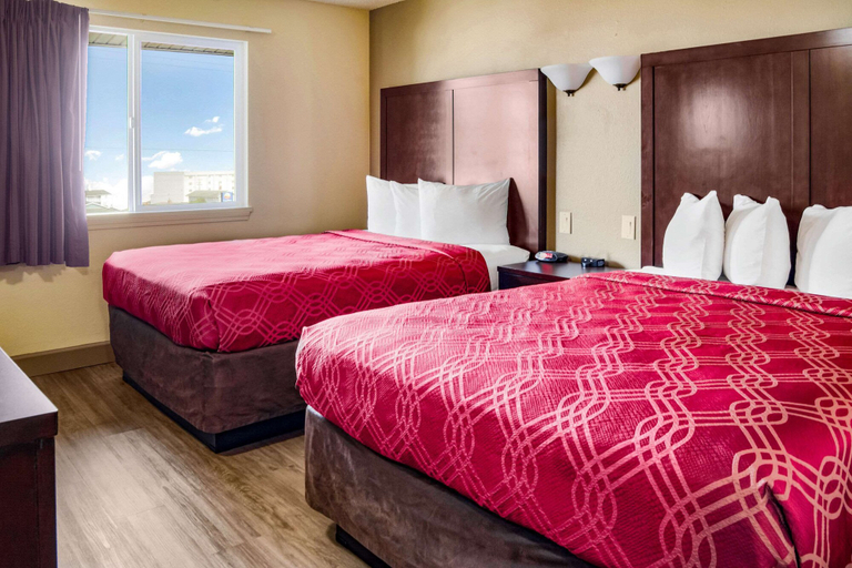 Bedroom 3, Econo Lodge Newport, Lincoln