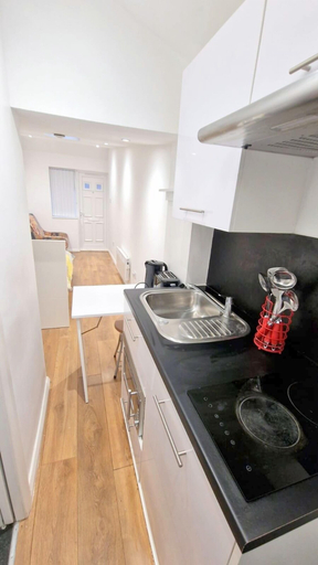 Others 5, Cute Studio Apartment in South Croydon, London