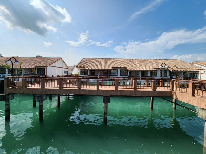 Alpine LXPD Full Seaview Water Chalet, Port Dickson