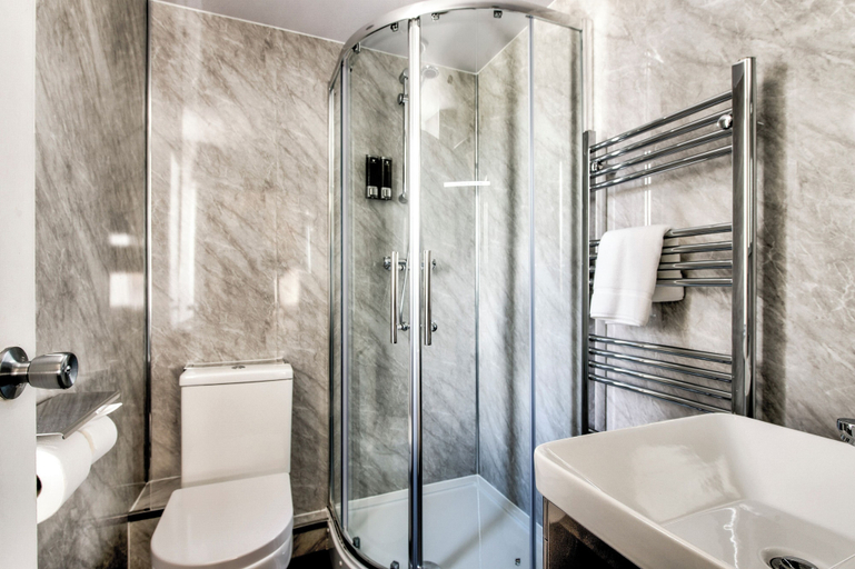 Bathroom 4, Morar Hotel, Highland