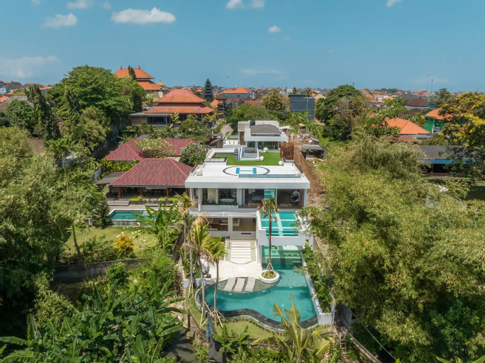 Casa Infinito: Resort Style 8 Bedroom Canggu Villa, Badung