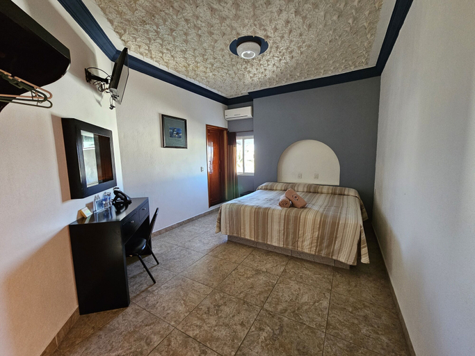 Bedroom 2, Hotel Lito, Compostela