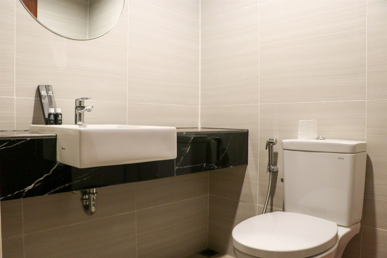 Bathroom 2, Good Deal and Comfy Studio West Vista Apartment, West Jakarta