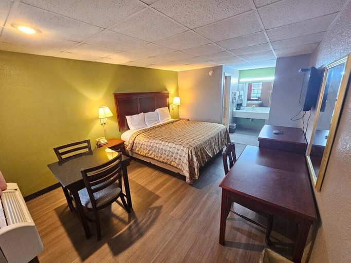 Bedroom 2, Days Inn by Wyndham Dumas Arkansas, Desha