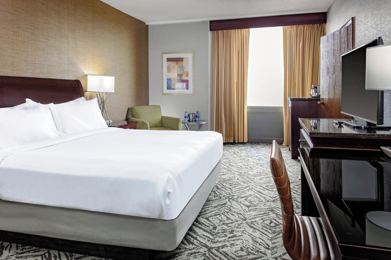 Bedroom 4, DoubleTree by Hilton Omaha Downtown, Douglas