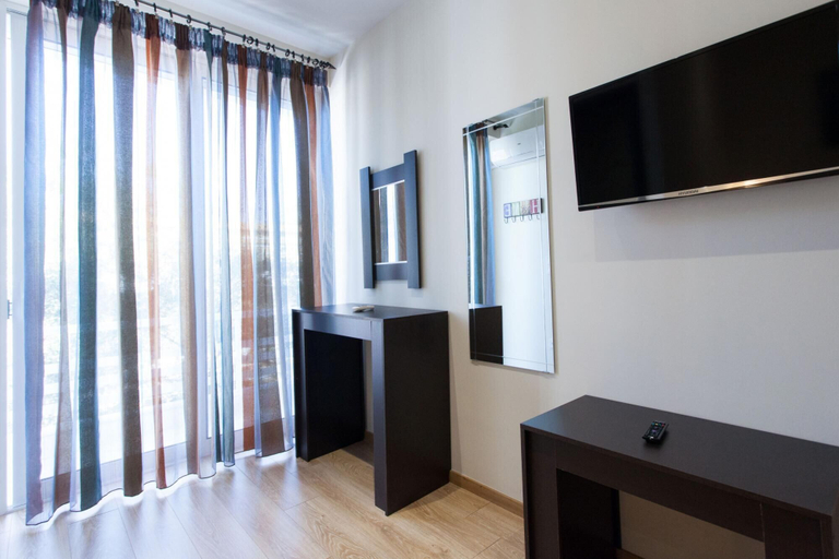 Room 3, Luxurious 3-bdrm Seaside Retreat in Glyfada Fully Renovated, Attica