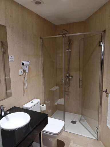Bathroom 5, Funway Academic Resort - Adults Only, Madrid