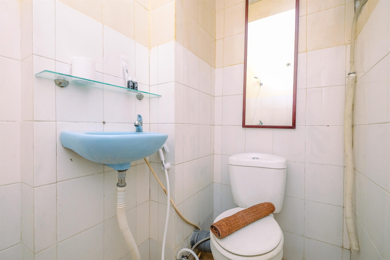 Bathroom 2, Comfort And Cozy Living 2Br At Cibubur Village Apartment, East Jakarta