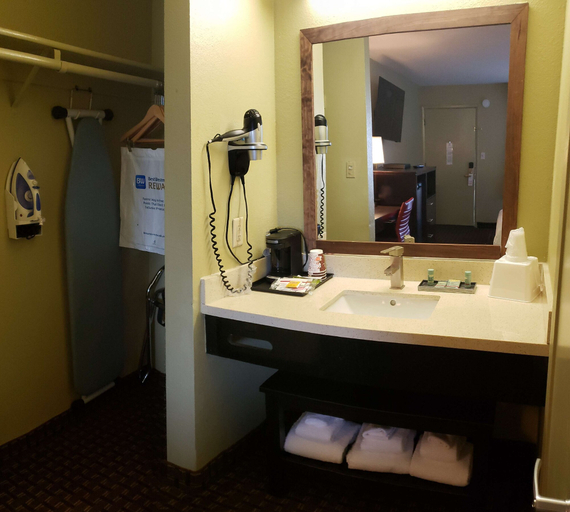 Bathroom 4, SureStay Hotel by Best Western Vallejo Napa Valley, Solano
