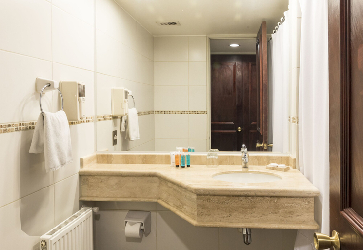 Bathroom 3, Hotel Frontera Clasico, Cautín