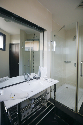 Bathroom 3, Central Hotel Tana, Analamanga