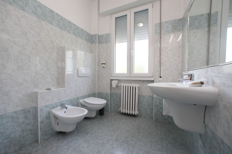 Bathroom 5, Hotel Campanello, Verona